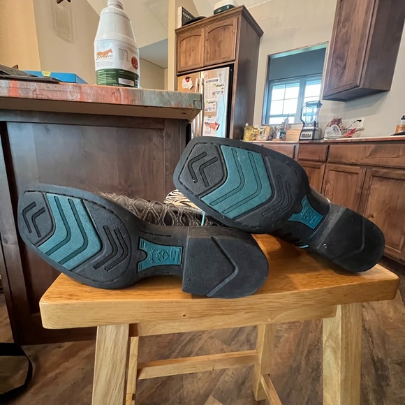 ARIAT Women’s size 9.5 boots Like new - Picture 4 of 6